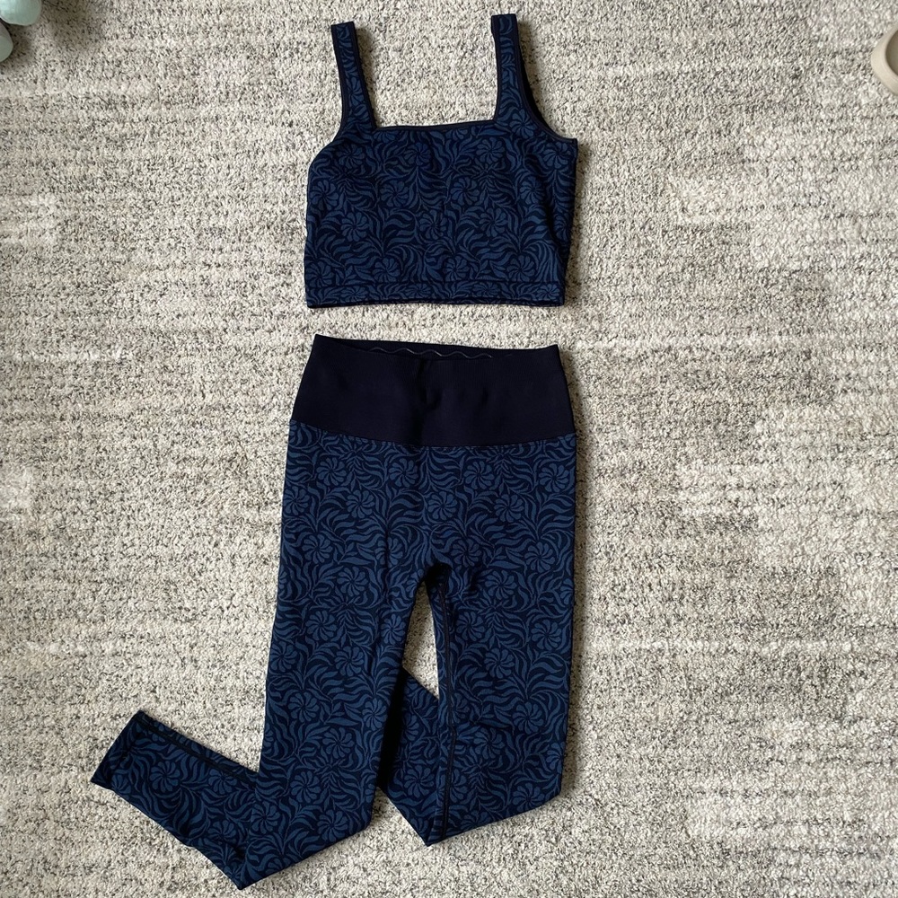 Spiritual Gangster || Navy Floral Workout Set - Picture 3 of 8